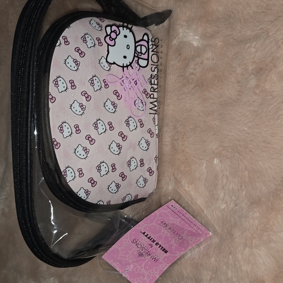 NEW!! Impressions Vanity - Hello Kitty Clutch Set - Picture 5 of 5